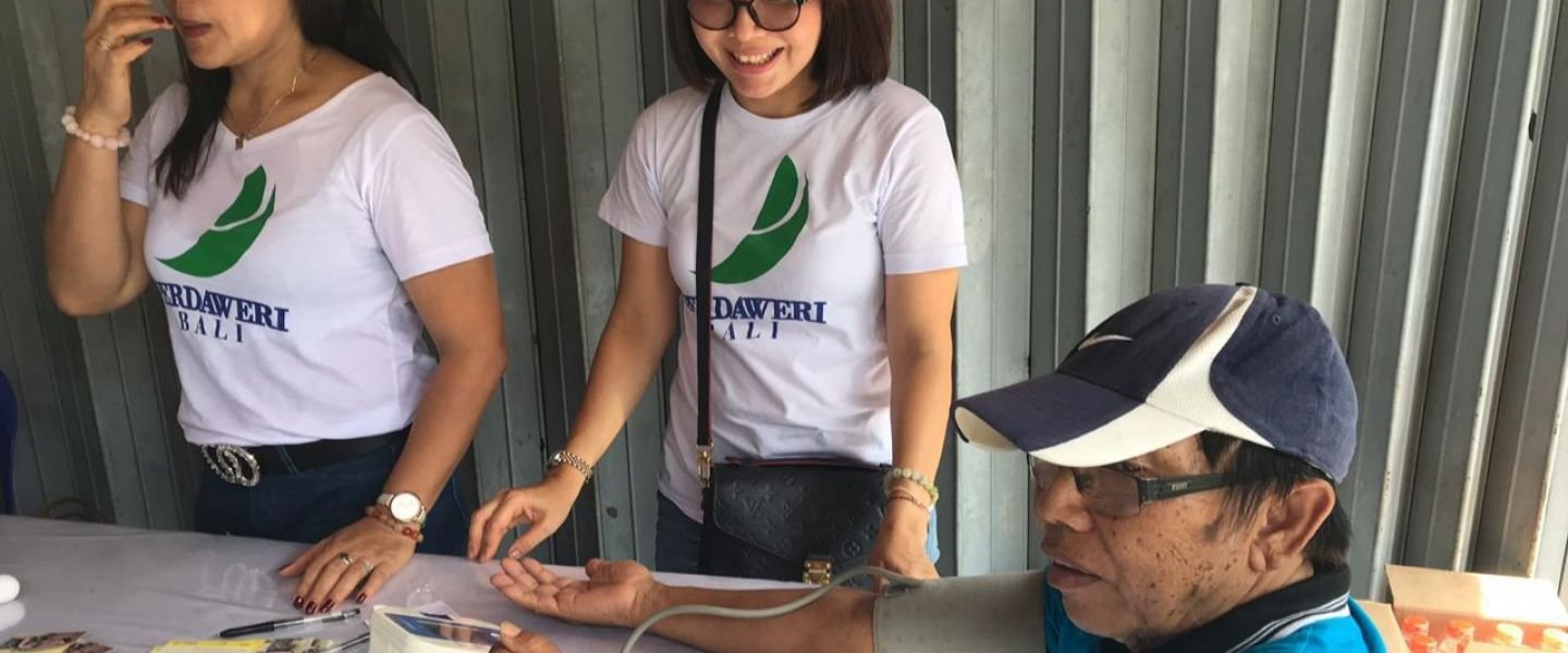 Jaga Keluarga Sehat, Perdaweri Gelar Bakti Sosial