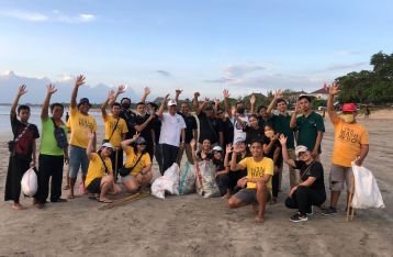 Hari Kemerdekaan RI ke-77 IHGMA Bali Gelar “Beach Clean Up 2022”