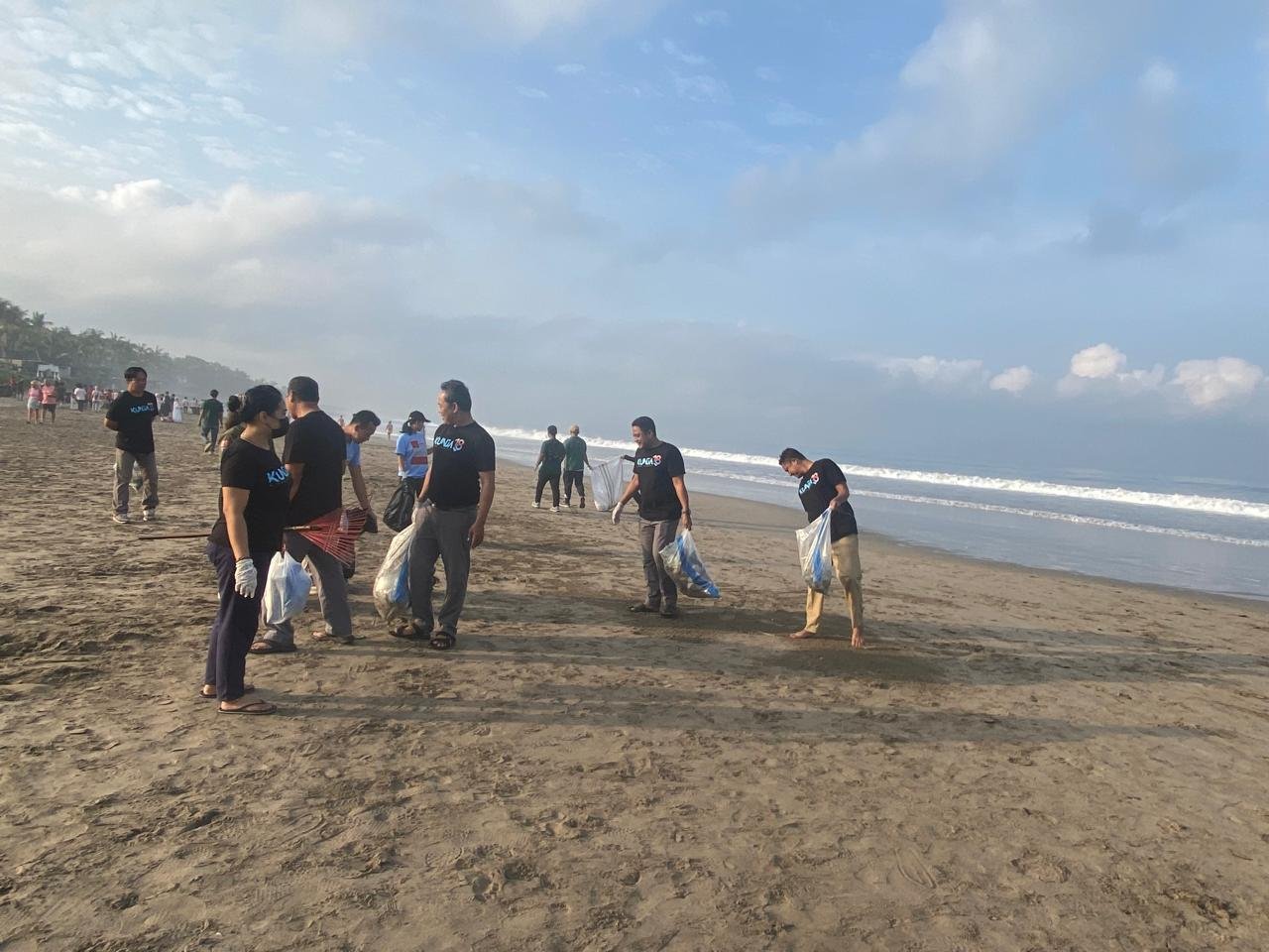 Dukung Pariwisata Berkelanjutan, BVA Gelar Bersih-bersih Pantai