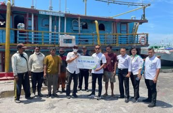 BPJAMSOSTEK Denpasar Serahkan Santunan Rp2,287 Miliar Lebih Bagi 16 ABK KM Sanjaya 86  yang hilang