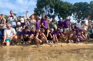 HUT ke-40, Puri Santrian Laksanakan Beach Clean Up, Yoga dan Lepas Tukik