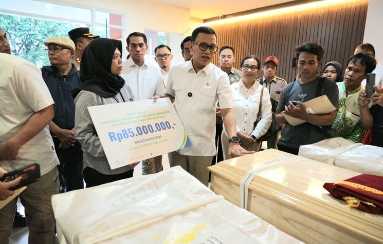 BPJS Ketenagakerjaan Serahkan Santunan Kematian Pekerja Migran Indonesia