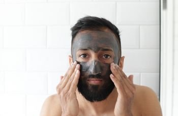 Pria Berjerawat! Ini Tips Skincare Untukmu!