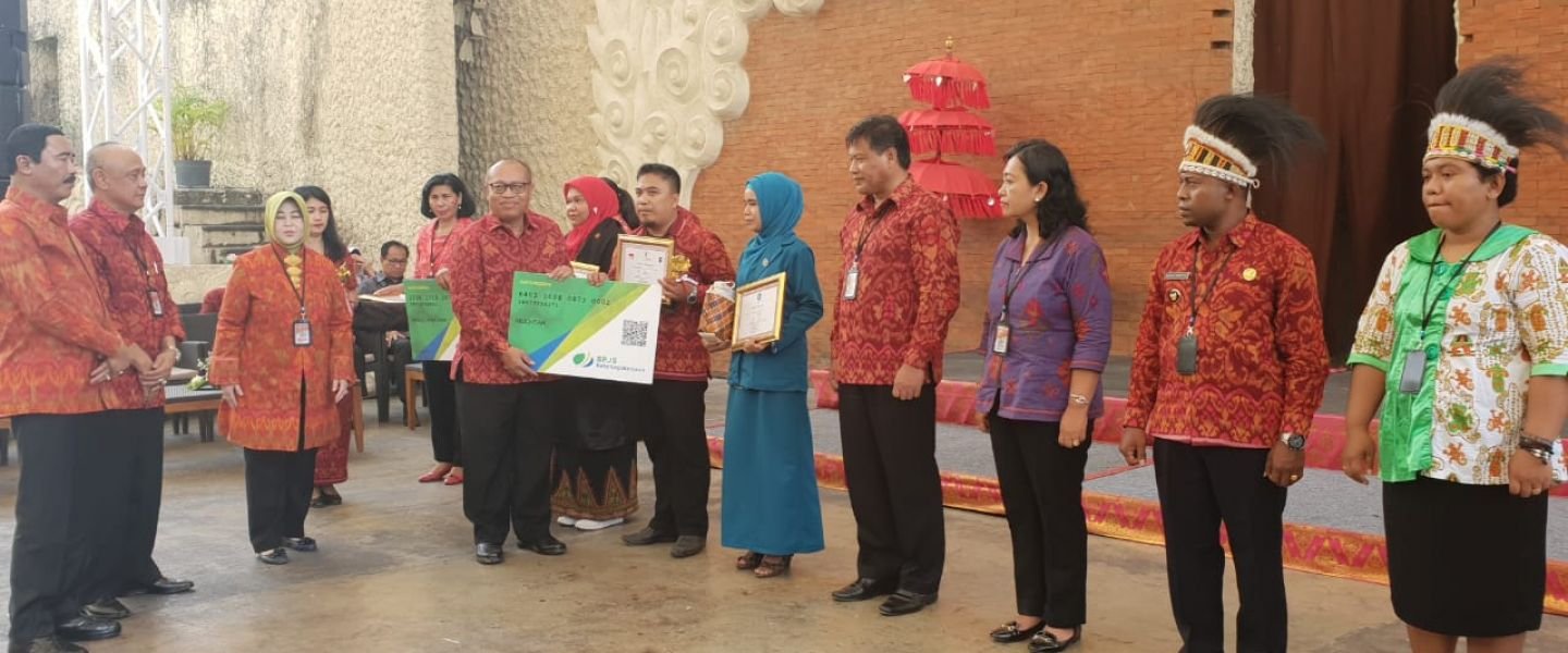 Setara Dengan PNS, BPJS Ketenagakerjaan Serahkan Kartu Kepada Perangkat Desa
