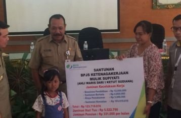 BPJS Ketenagakerjaan Serahkan Santunan JKK Pada Karyawan Koperasi