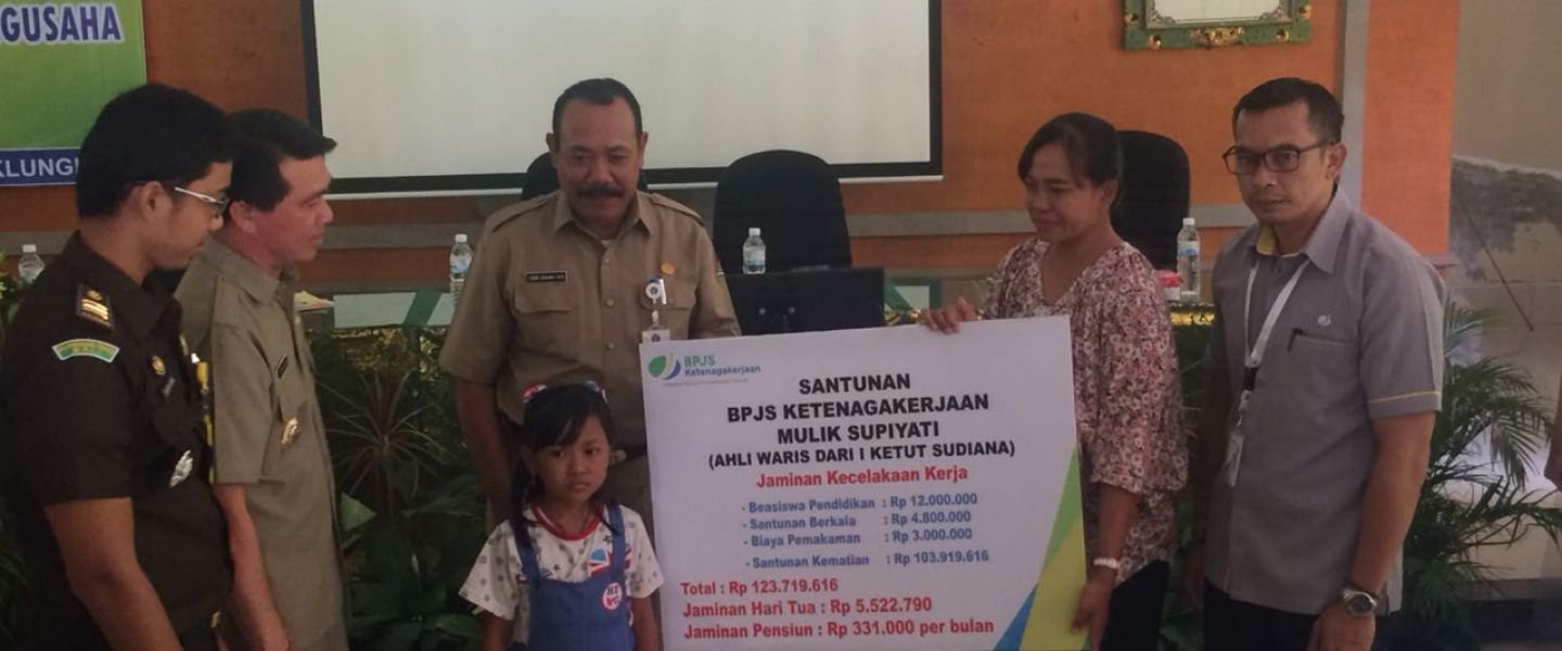 BPJS Ketenagakerjaan Serahkan Santunan JKK Pada Karyawan Koperasi