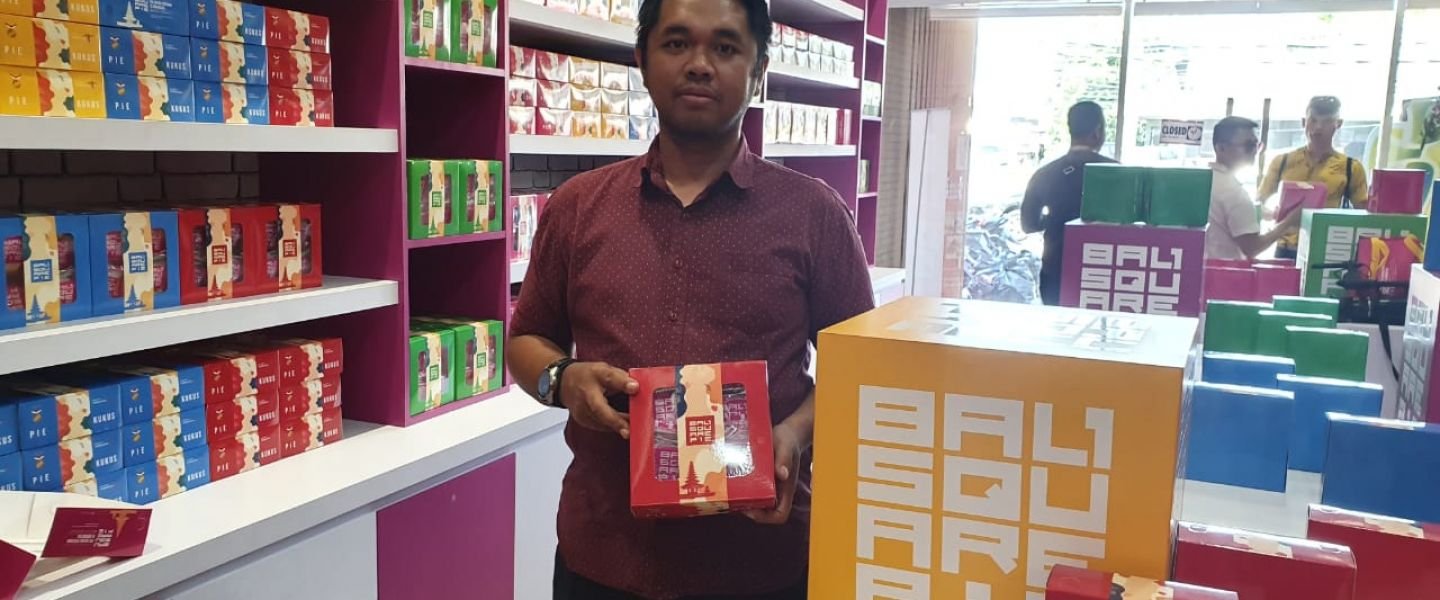 Pie Susu Bujur Sangkar Dengan Konsep Kain Poleng Hadir di Bali 