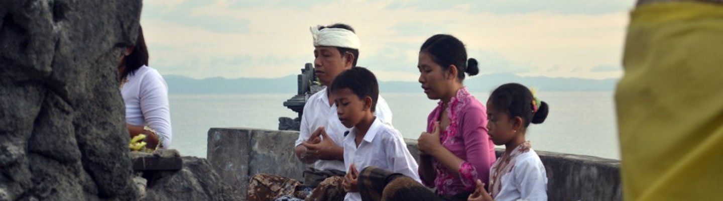 Makna Persembahyangan & Kegiatan Yang Disarankan Saat Purnama