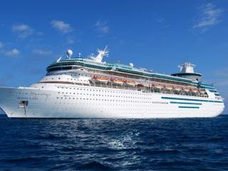 Kapal Cruise Yang  Berlabuh di Bali Masih Terkendala Dermaga