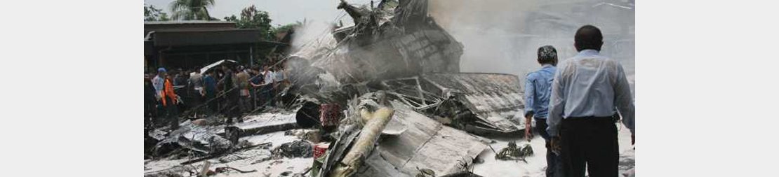 2005 - Kecelakaan Mandala Airlines Penerbangan 91 di Medan: Menewaskan 104 penumpang pesawat dan 44 warga sekitar