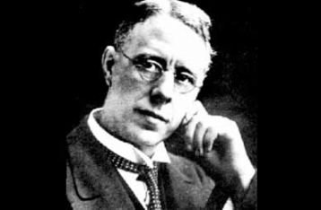 1913 - Harry Brearley mengembangkan stainless steel