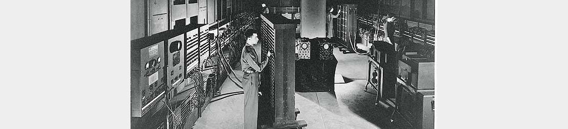 1947 - ENIAC, komputer digital elektronik penuh pertama di dunia mulai dioperasikan