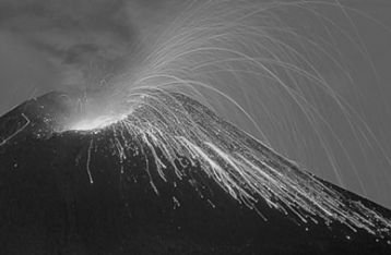 1883 - Gunung Krakatau meletus dan menelan korban sebanyak 36.000 jiwa