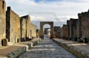 Tahun 79 - Menurut perhitungan tradisional, Gunung Vesuvius meletus dan mengubur kota Pompeii