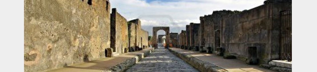 Tahun 79 - Menurut perhitungan tradisional, Gunung Vesuvius meletus dan mengubur kota Pompeii