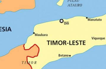 1999 - Rakyat Timor Timur mengikuti referendum yang diselenggarakan oleh PBB