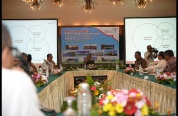 Menpar Bahas Persepatan  10 Destinasi Pariwisata Prioritas